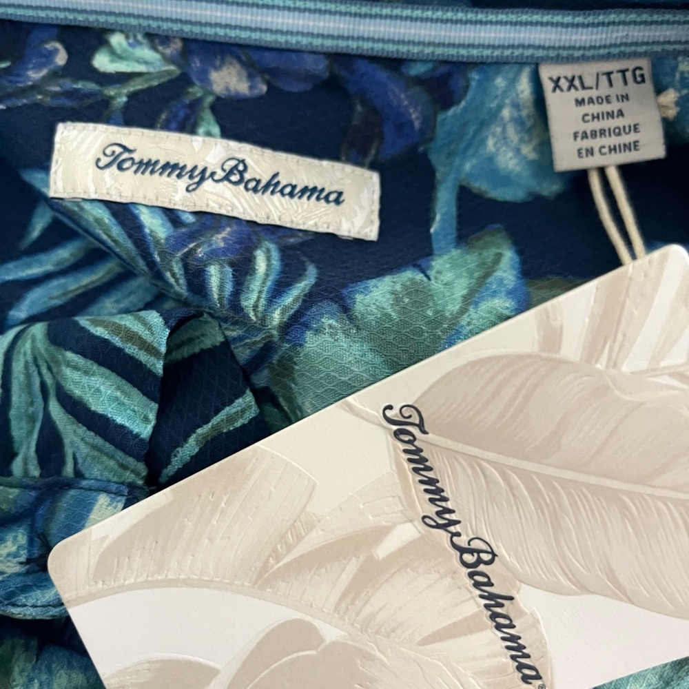 Tommy Bahama 100% silk Hawaiian shirt. Blues/greens floral. New. Size Medium - Picture 4 of 5